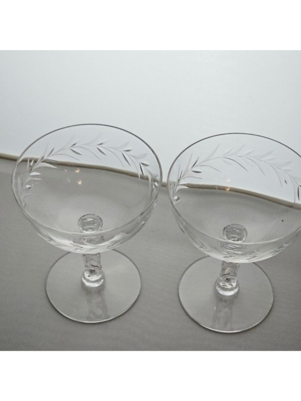 2 Fostoria Holly Champagne Coupes Glasses 4.5" sculpted stem etched cut glass - Picture 4 of 7